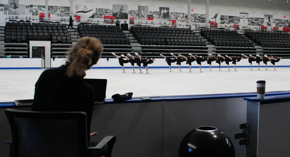 Synchronized skating alignment check